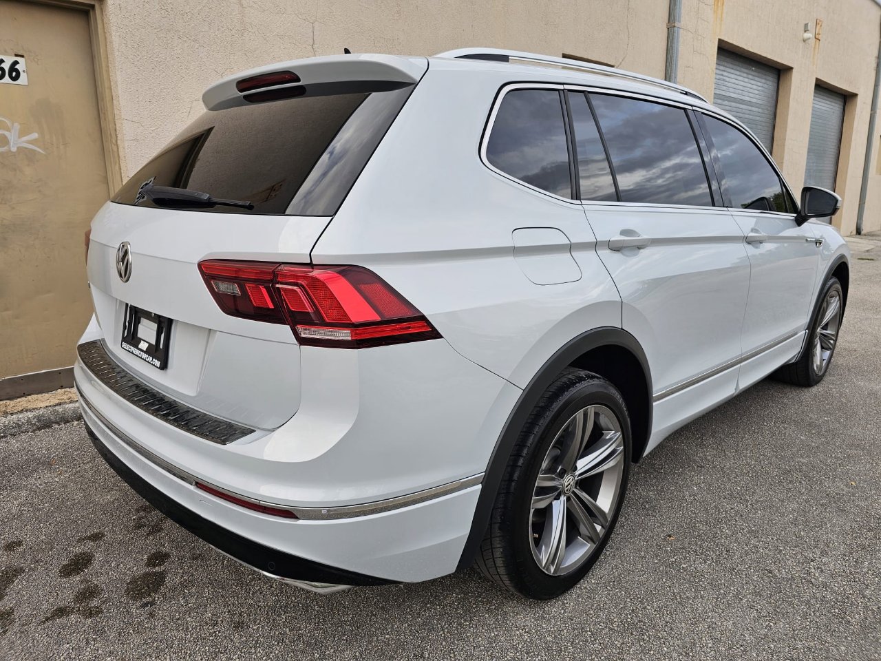 Used 2019 Volkswagen Tiguan SEL R-Line image 19