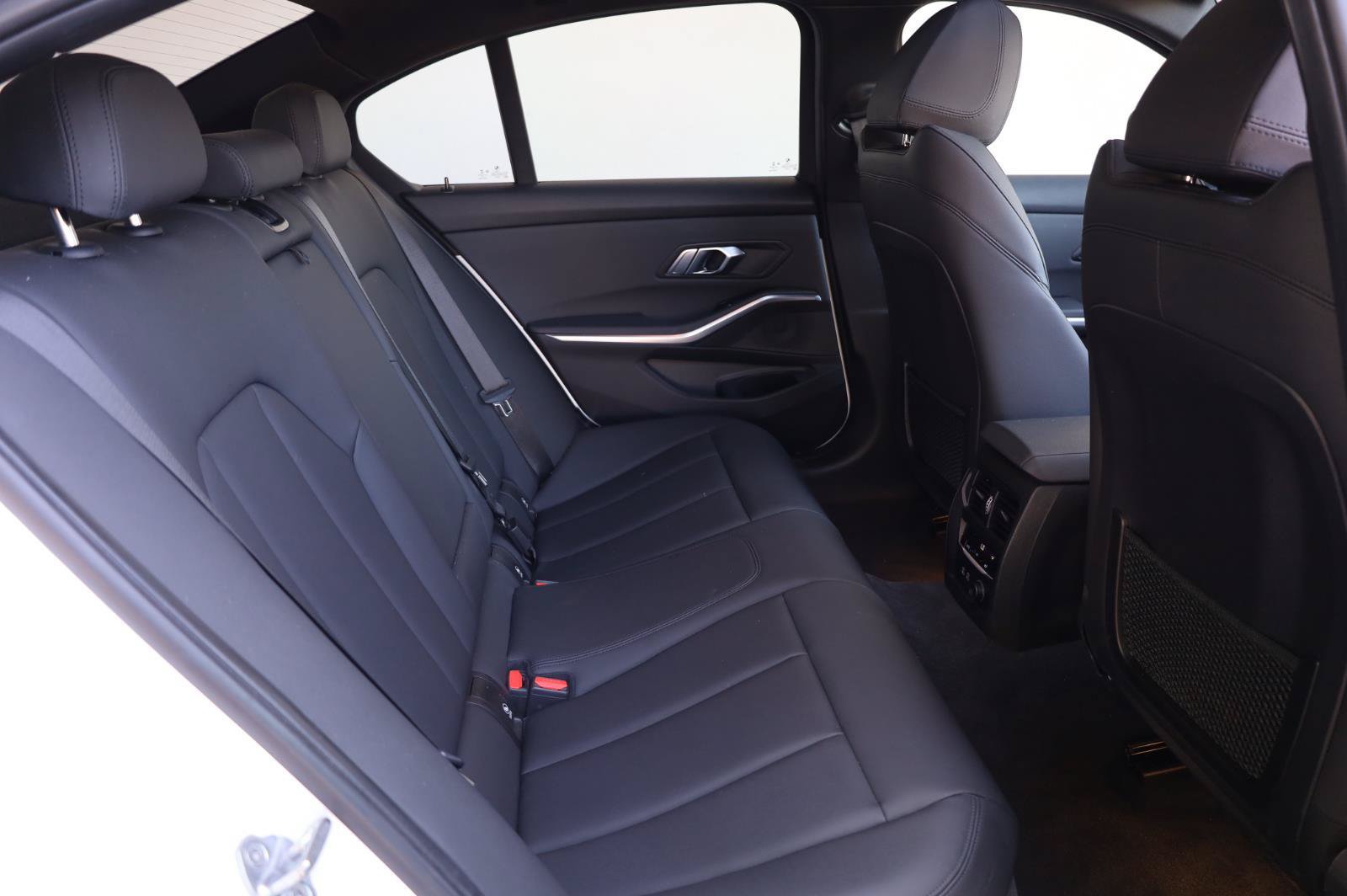 Used 2019 BMW 330i Sedan w/ Driving Assistance Package RWD image 27