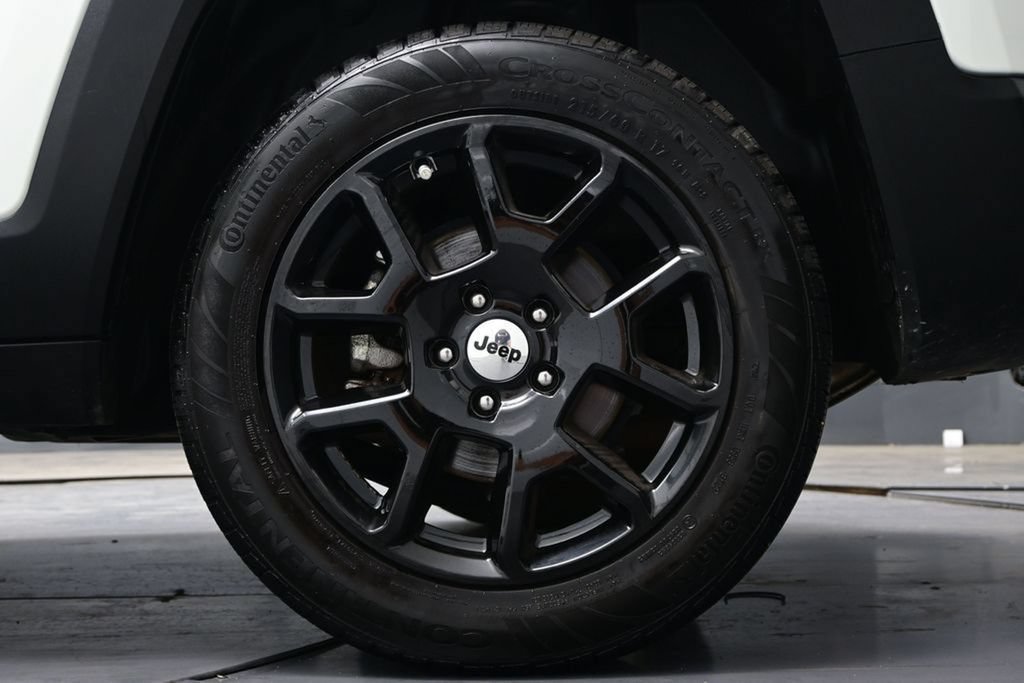 Used 2023 Jeep Renegade Latitude AWD/4WD image 30