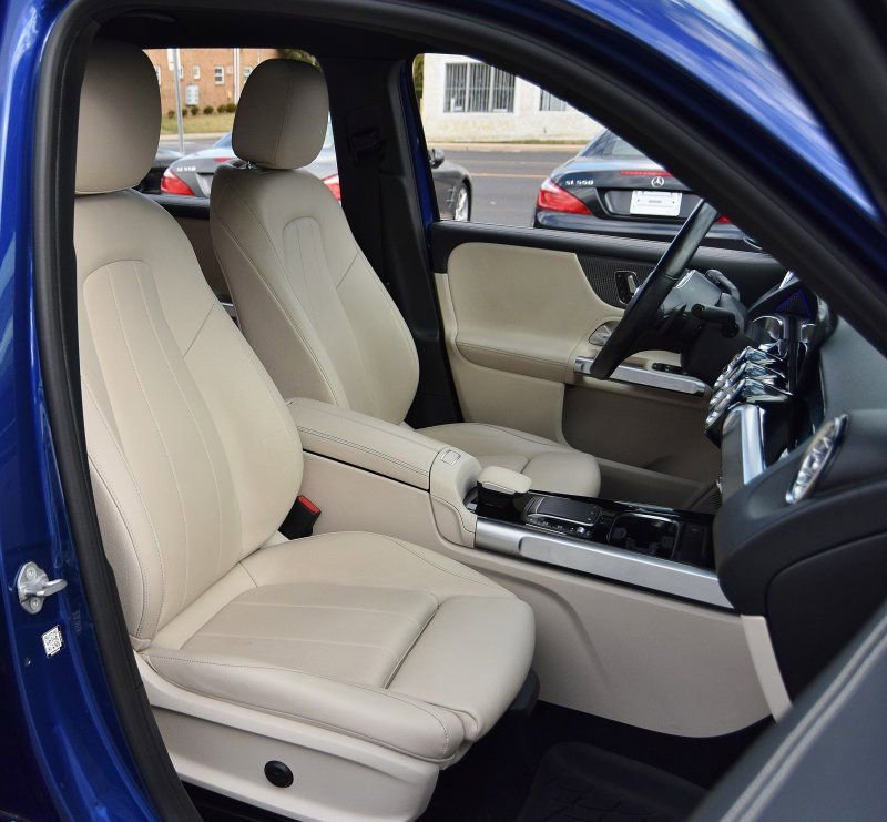 Used 2021 Mercedes-Benz GLB 250 4MATIC w/ Premium Package image 19