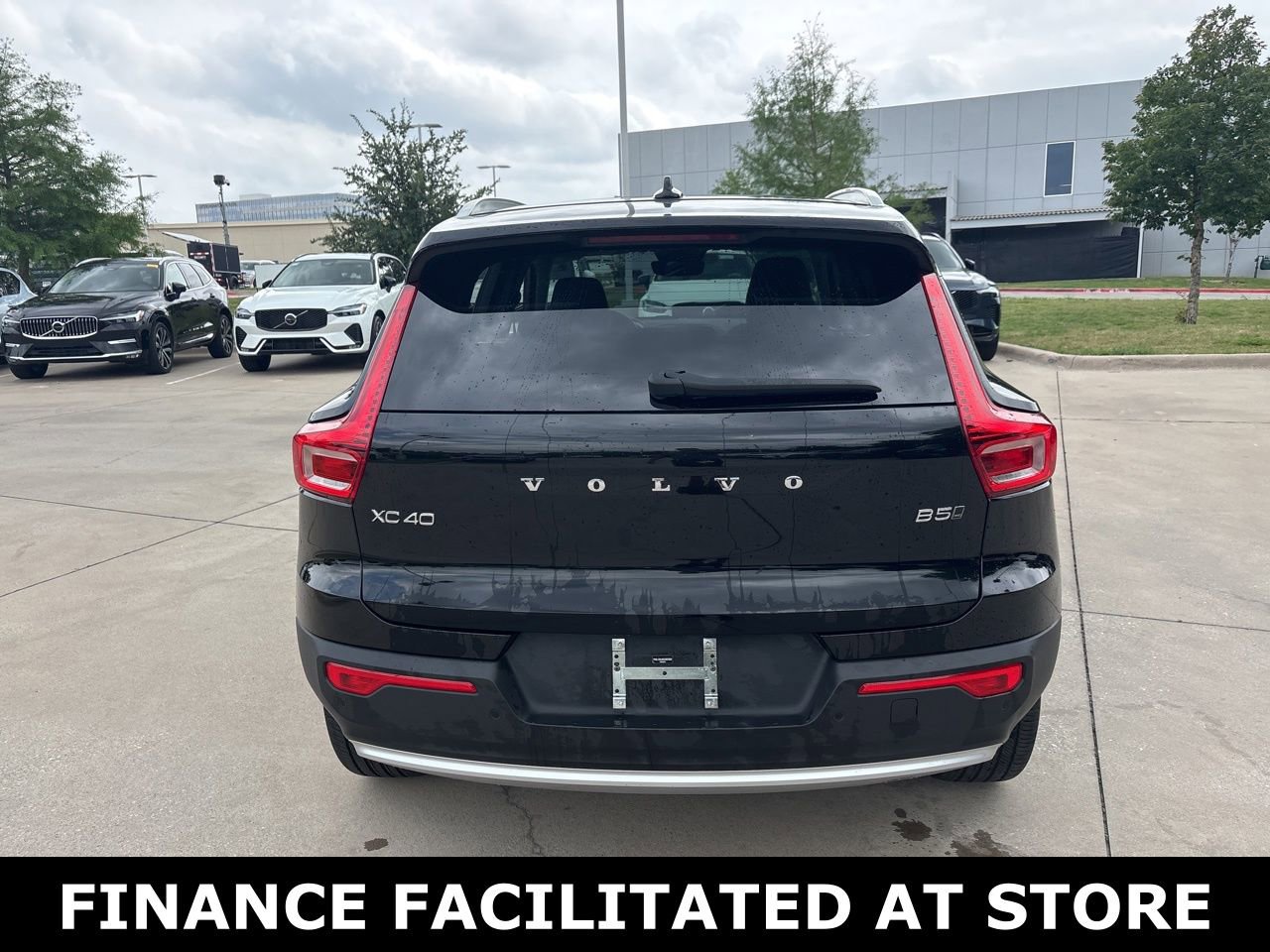 Certified 2025 Volvo XC40 B5 Core image 6