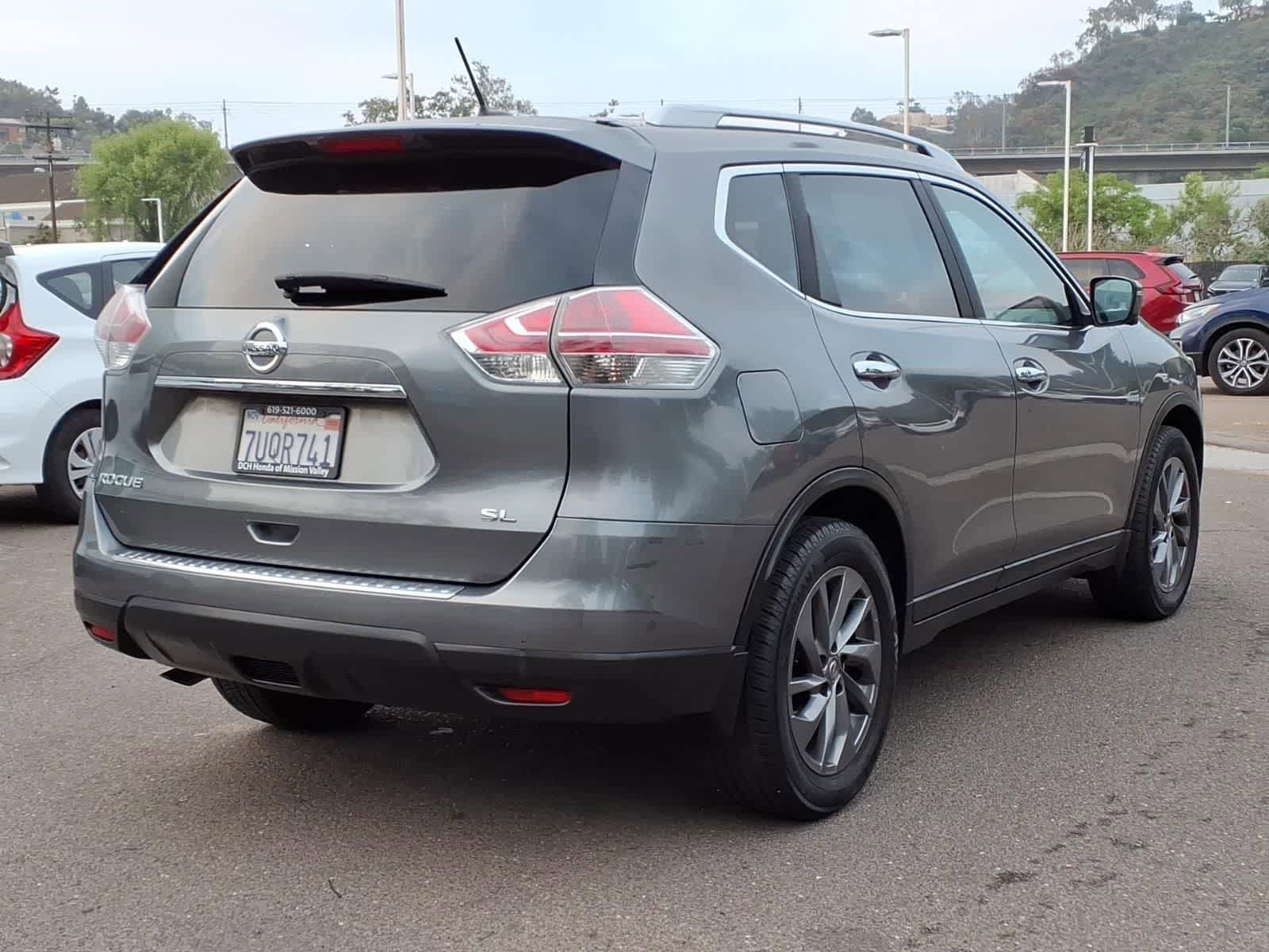 Used 2016 Nissan Rogue SL w/ SL Premium Package FWD image 4