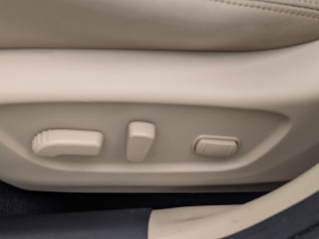 Used 2019 Nissan Rogue SL w/ Premium Package image 19