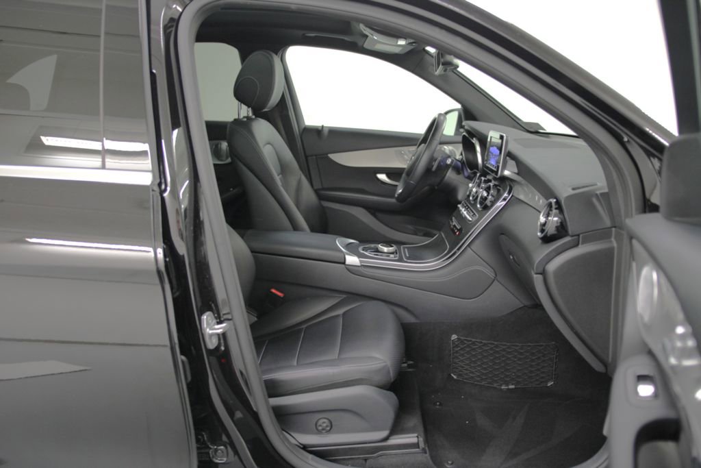 Used 2019 Mercedes-Benz GLC 300 4MATIC image 17
