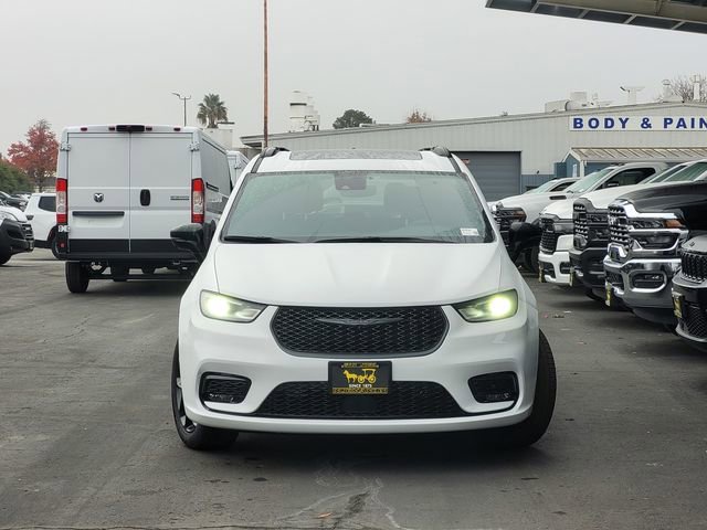 New 2026 Chrysler Pacifica Limited w/ S Appearance Package image 2