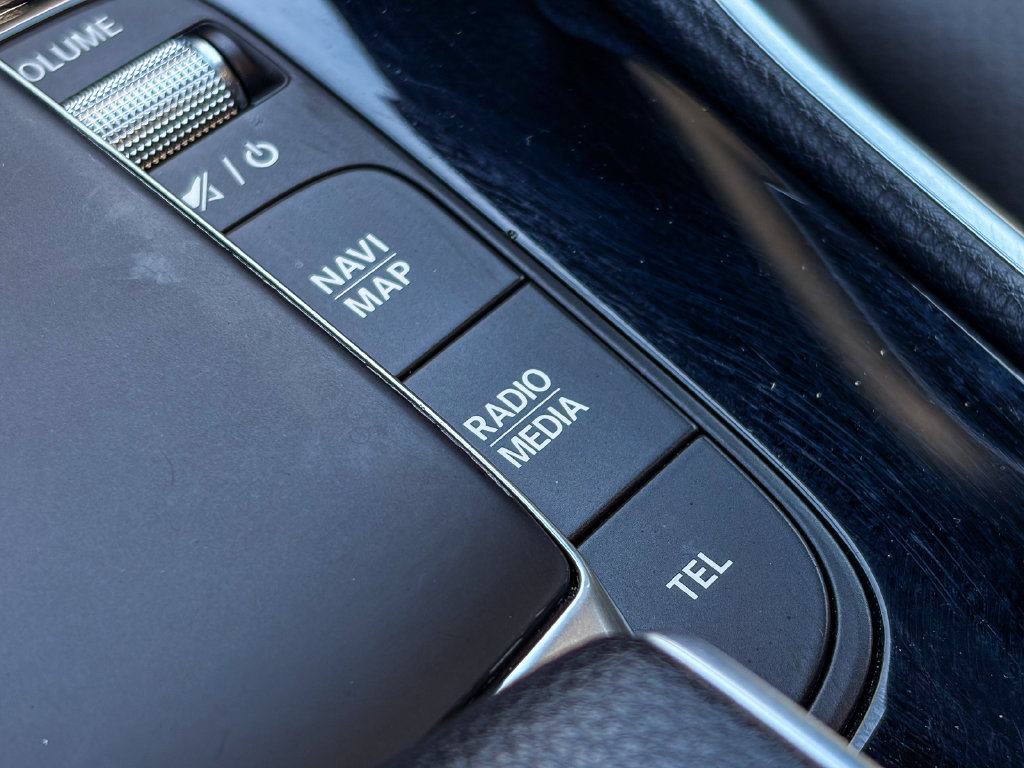 Used 2023 Mercedes-Benz GLS 450 4MATIC image 36