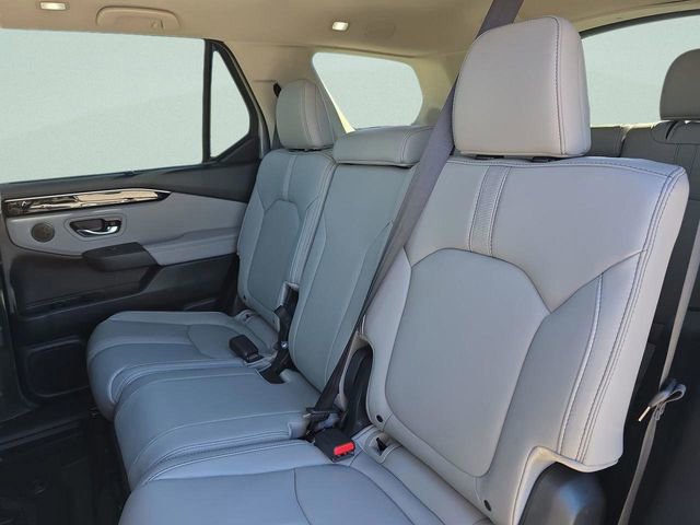 Used 2025 Honda Pilot Touring image 13