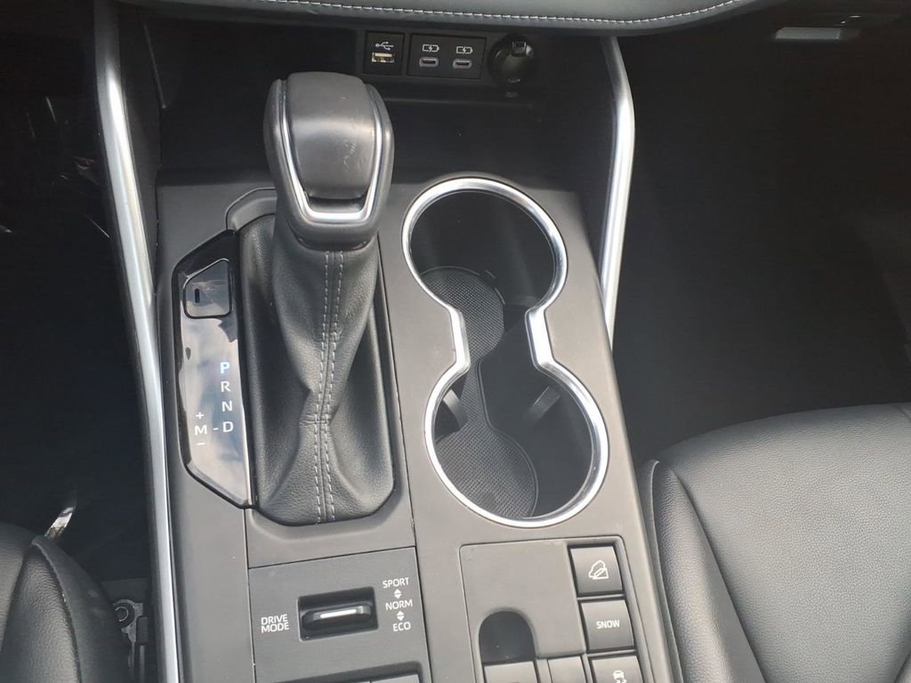 Certified 2024 Toyota Highlander XLE image 16