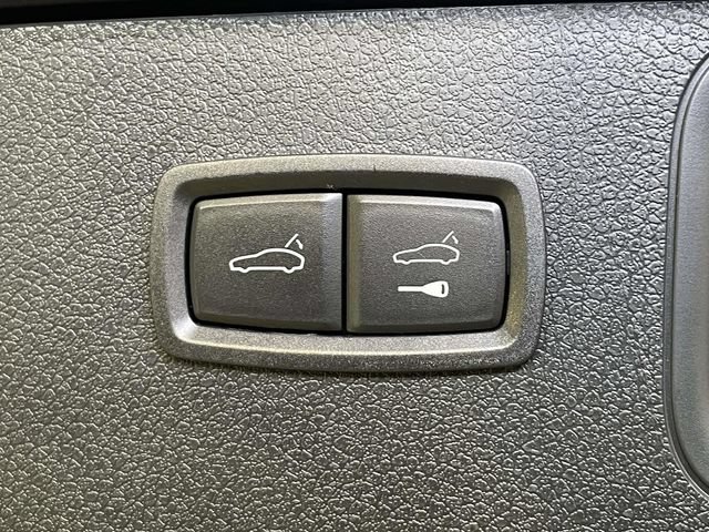Certified 2026 Porsche Macan Turbo AWD/4WD image 21