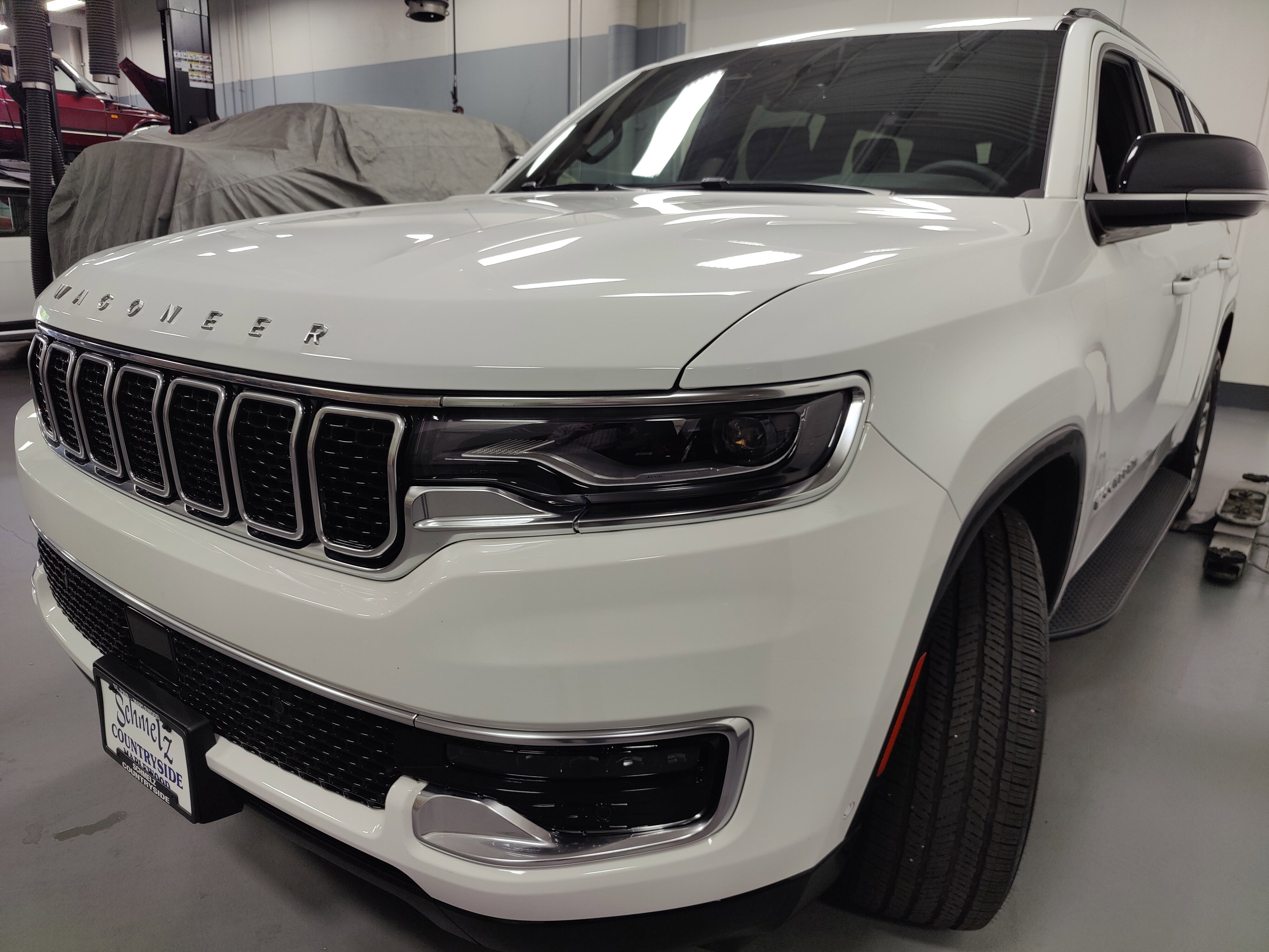 Used 2024 Jeep Wagoneer 4WD image 8