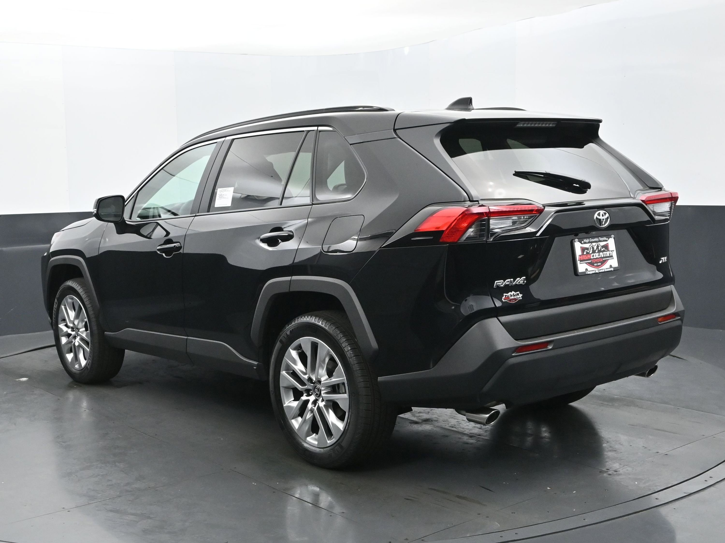 Used 2025 Toyota RAV4 XLE Premium image 4