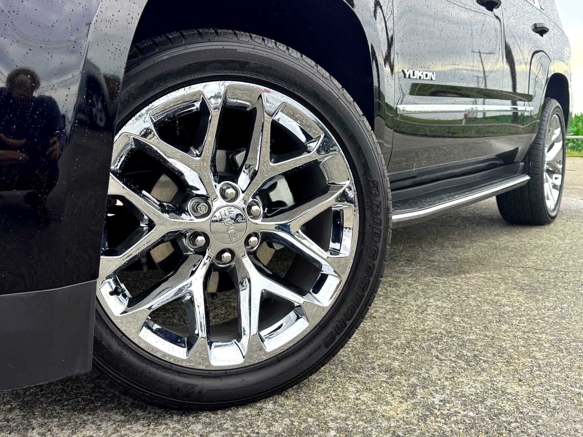 Used 2017 GMC Yukon SLT w/ Open Road Package image 2