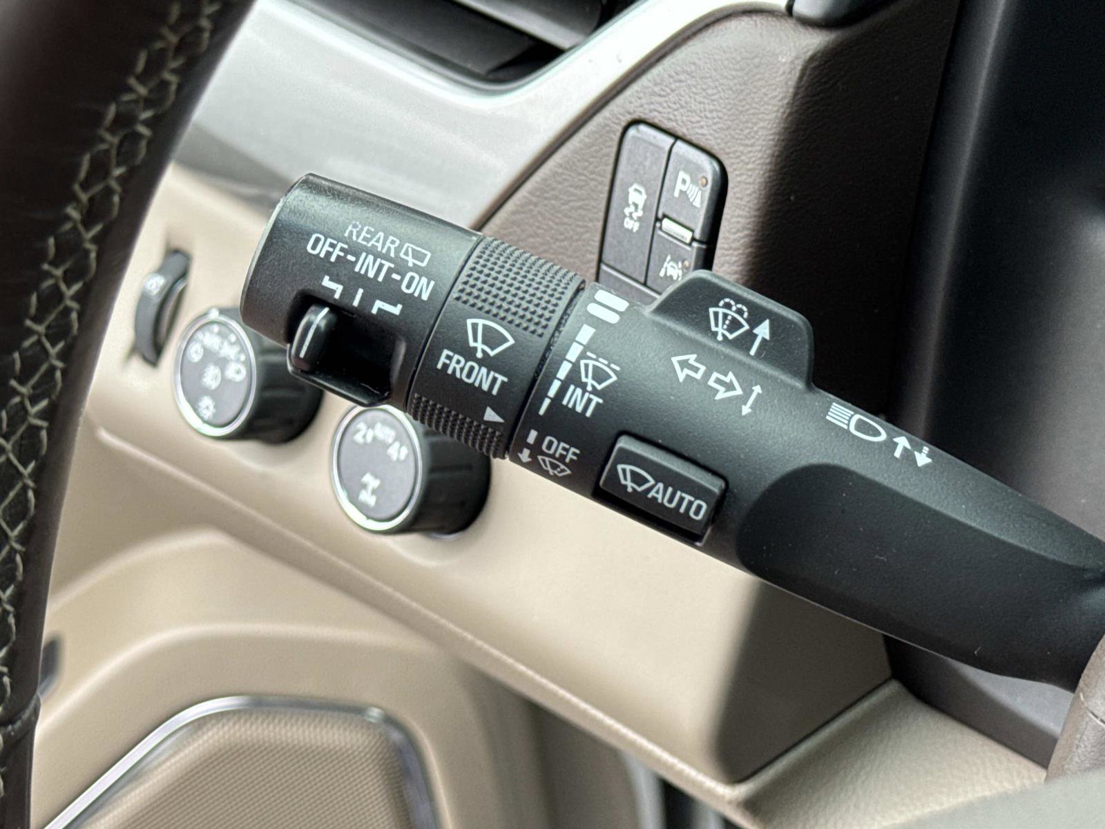 Used 2018 Chevrolet Suburban Premier image 8