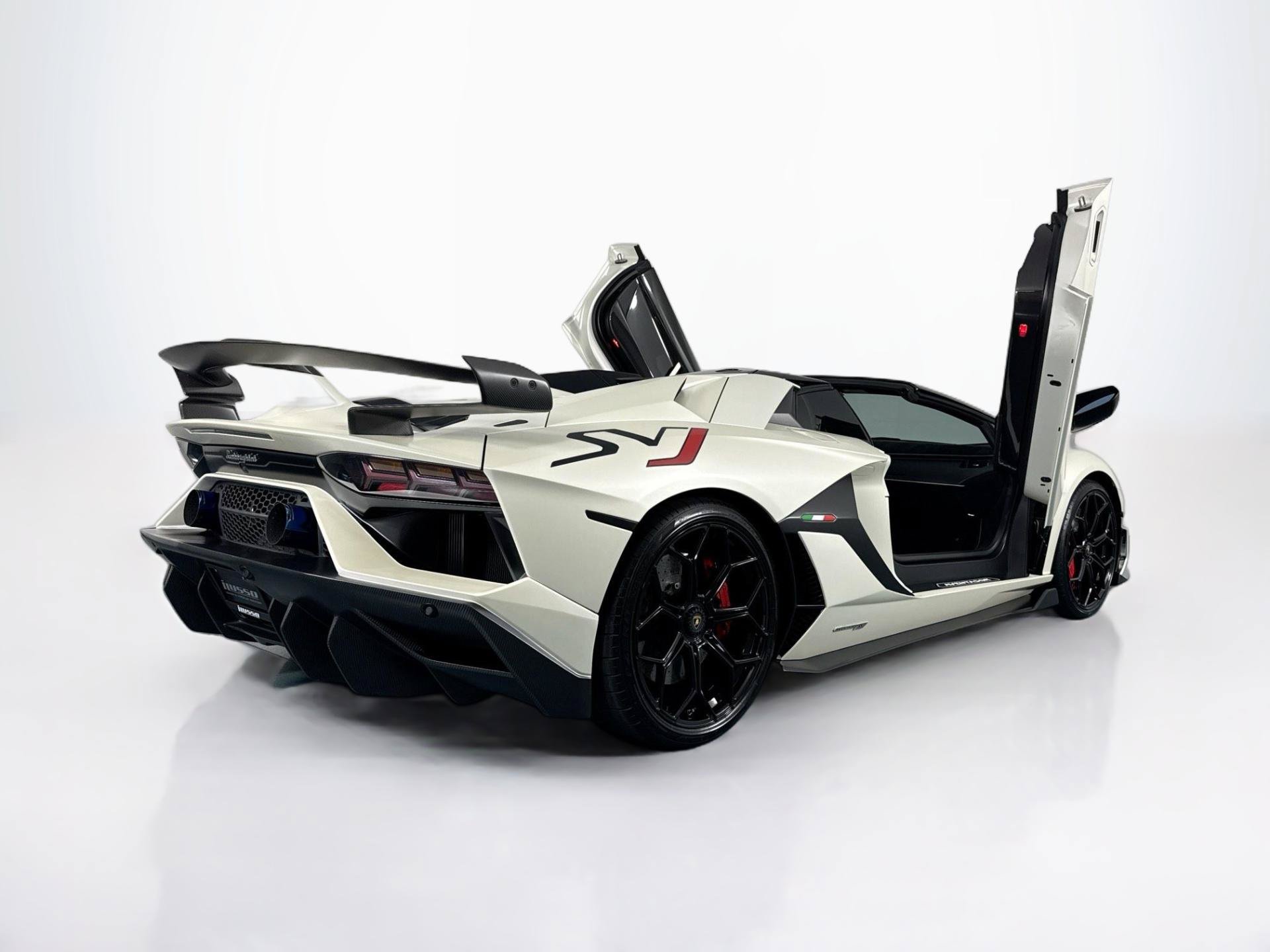 Used 2020 Lamborghini Aventador SVJ AWD/4WD image 74