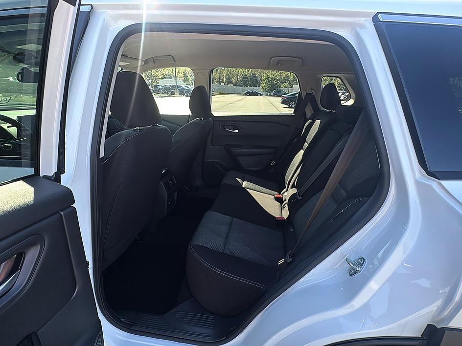 Certified 2025 Nissan Rogue SV AWD/4WD image 17