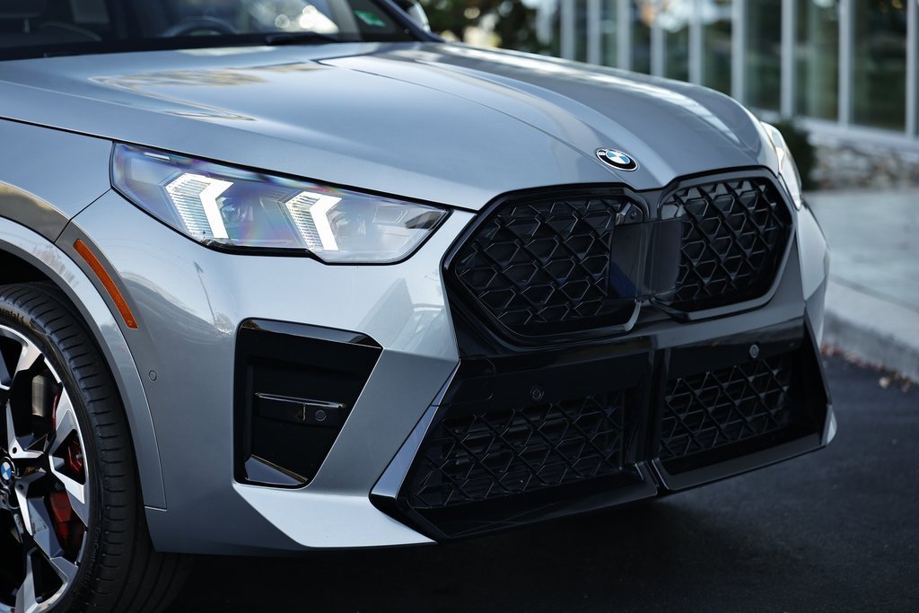 Certified 2025 BMW X2 xDrive28i w/ Technology Package image 2