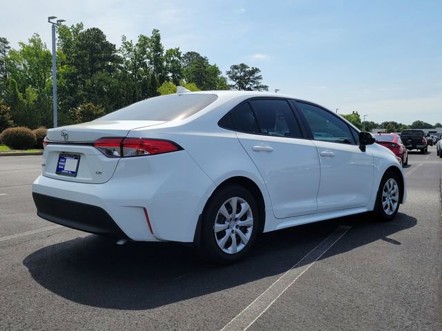 Used 2025 Toyota Corolla LE FWD image 4