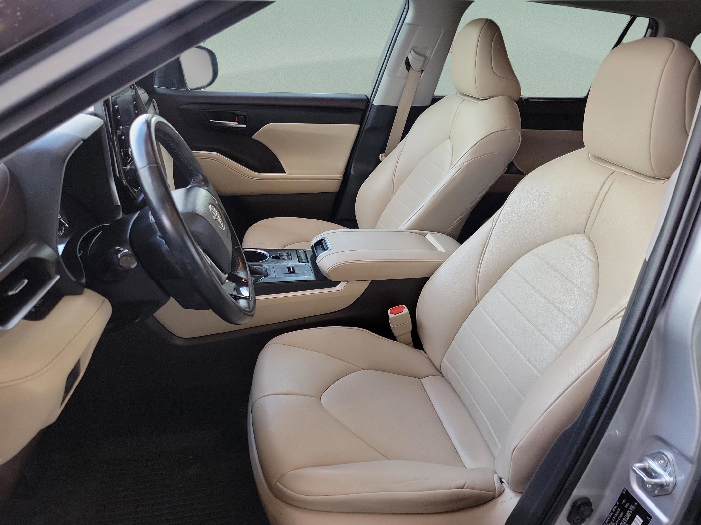 Used 2020 Toyota Highlander XLE image 29