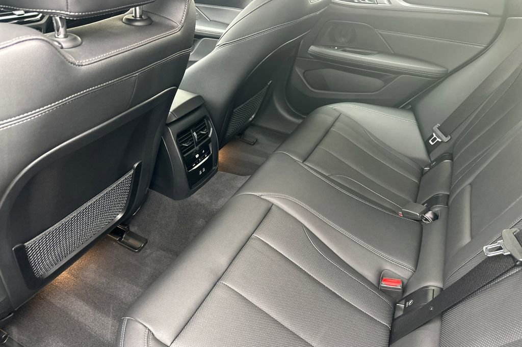 Used 2023 BMW i4 eDrive40 w/ M Sport Package image 10