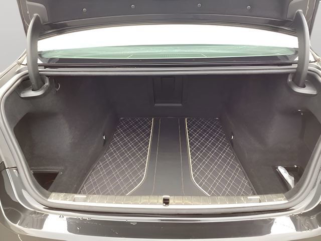 Used 2022 BMW M760i xDrive w/ Luxury Rear Seating Package image 10