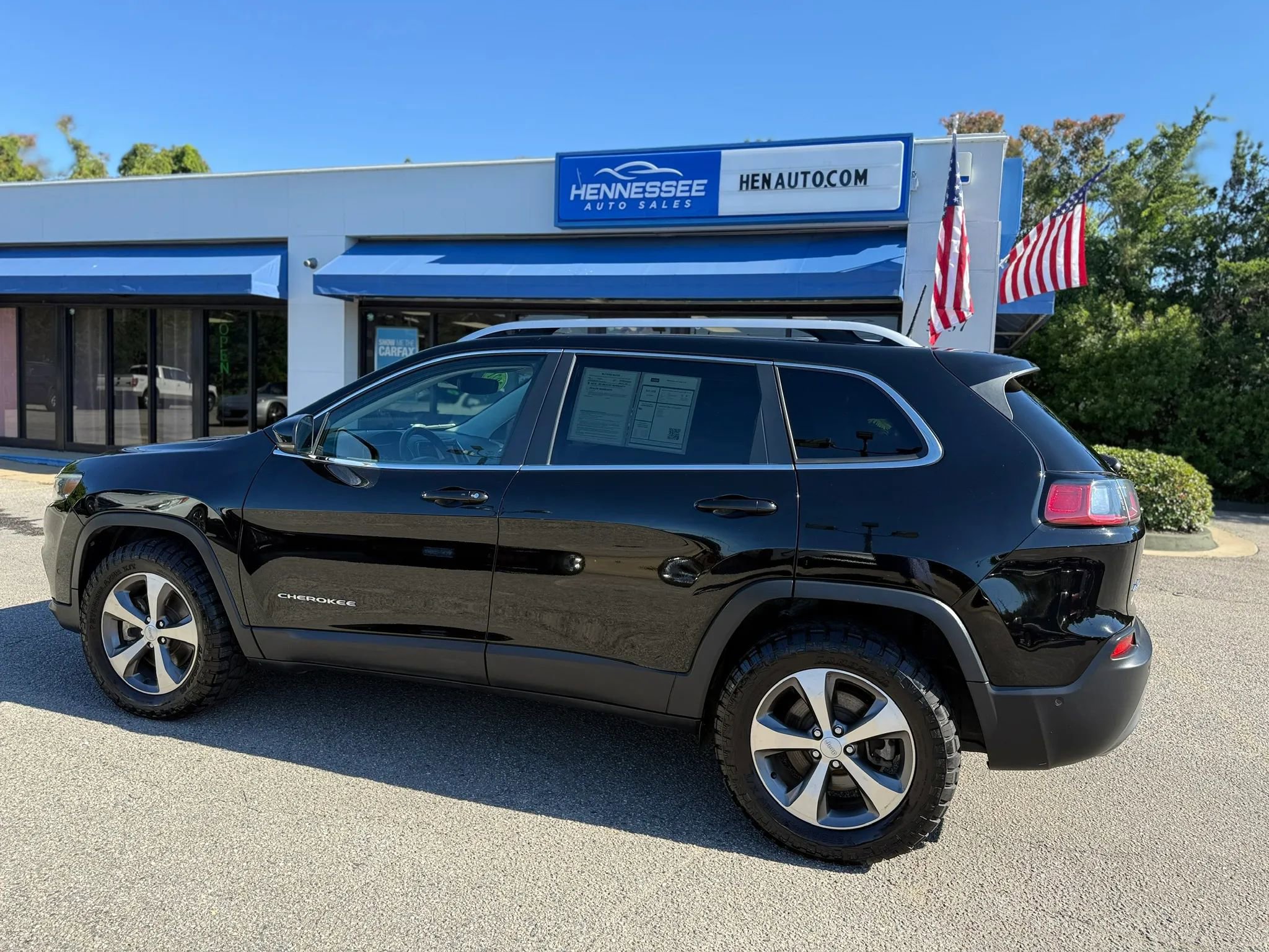 Used 2021 Jeep Cherokee Limited w/ Elite Package AWD/4WD image 18