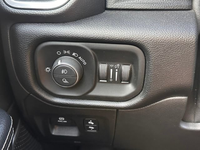 Used 2022 RAM 1500 Laramie AWD/4WD image 17