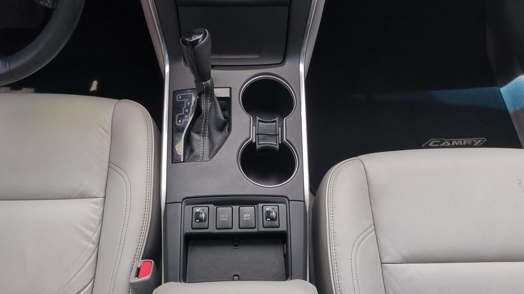 Used 2015 Toyota Camry XLE w/ Moonroof Package FWD image 14