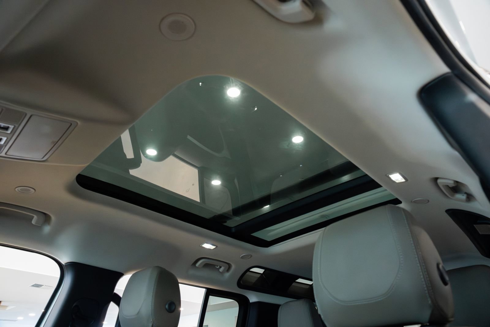 Used 2021 Land Rover Defender 110 SE image 16