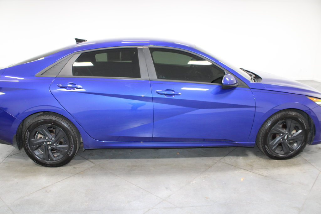 Used 2023 Hyundai Elantra SEL FWD image 11