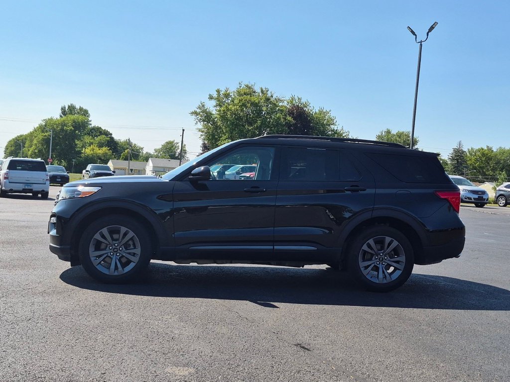 Used 2024 Ford Explorer XLT w/ Equipment Group 202A AWD/4WD image 4