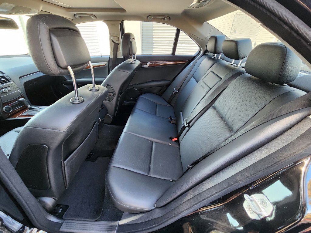 Used 2009 Mercedes-Benz C 300 Sedan image 22