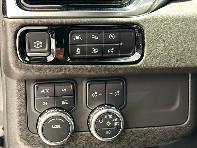 Used 2025 GMC Yukon XL Denali image 10