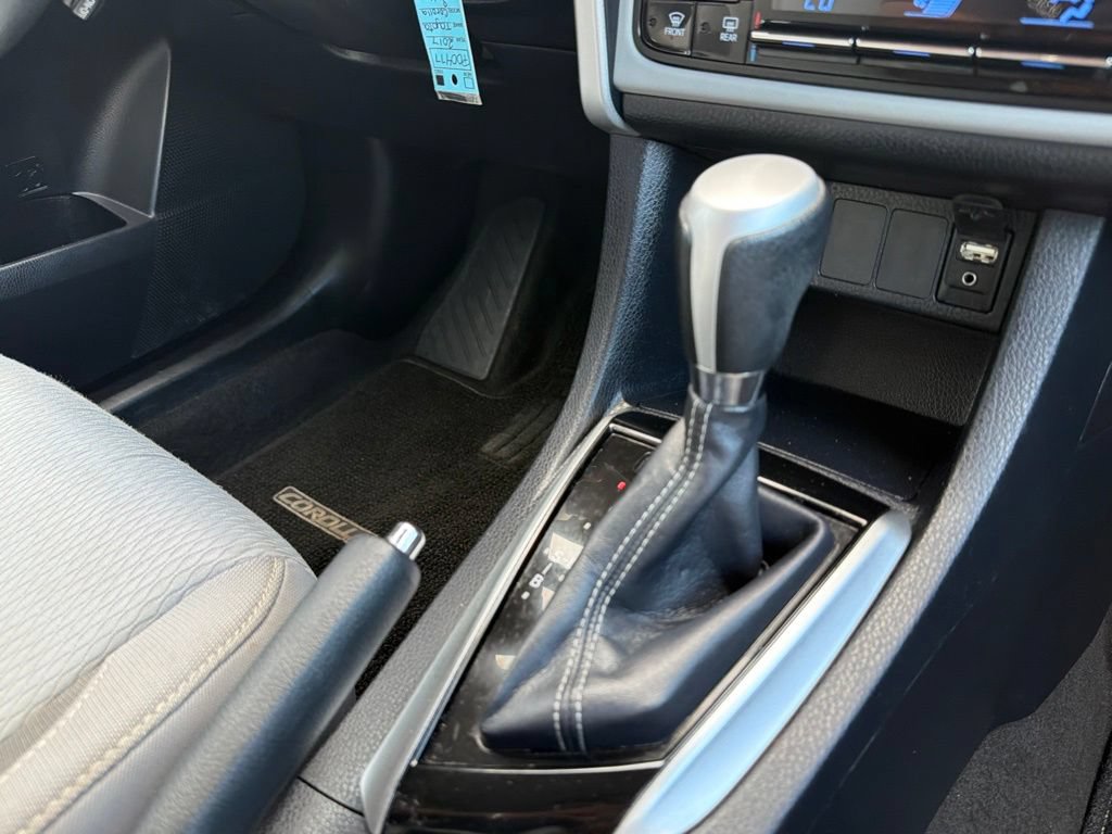 Used 2017 Toyota Corolla LE w/ Carpet Mat Package (TMS) FWD image 28