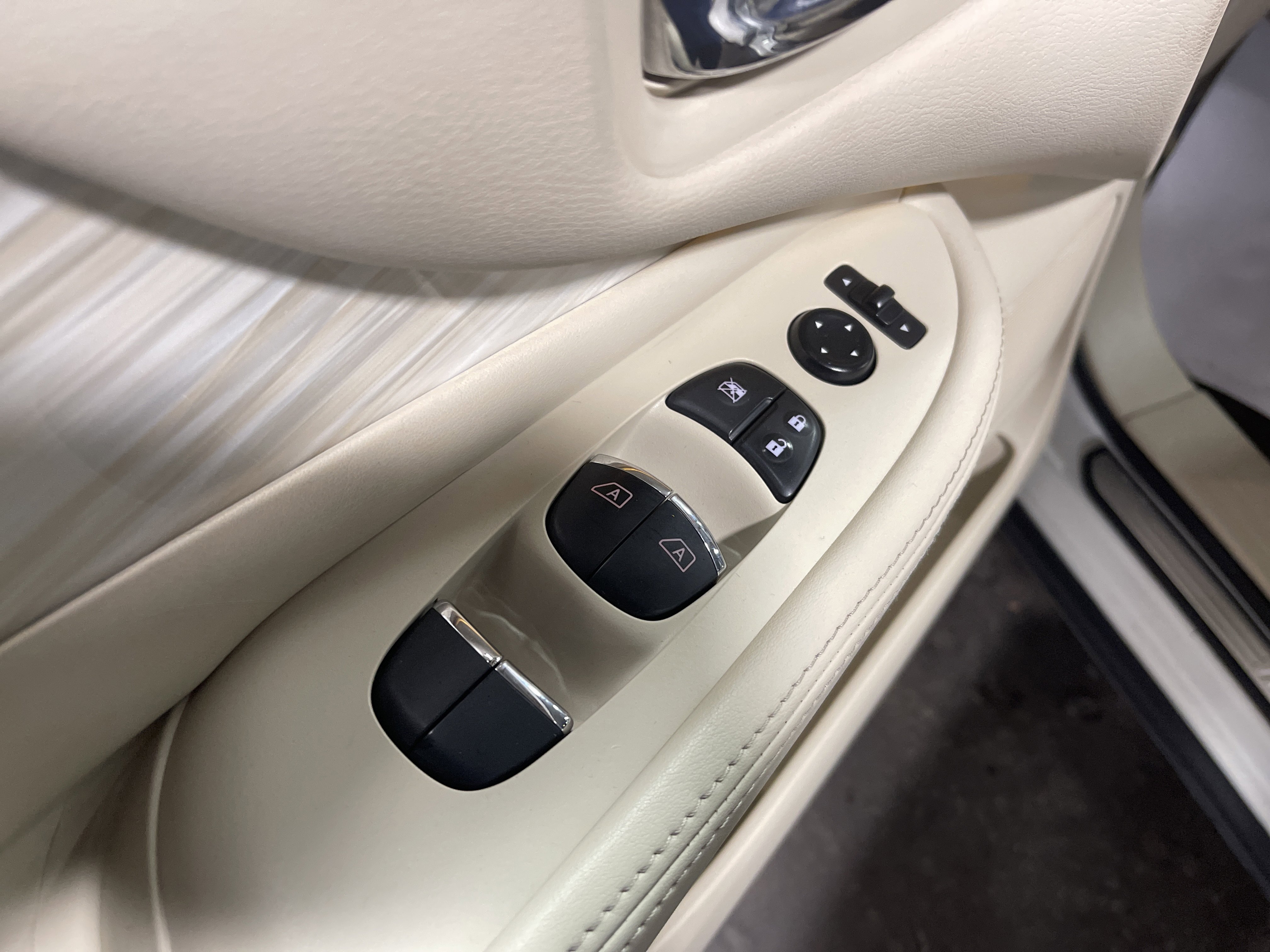 Used 2015 Nissan Murano SL w/ SL Technology Package image 8