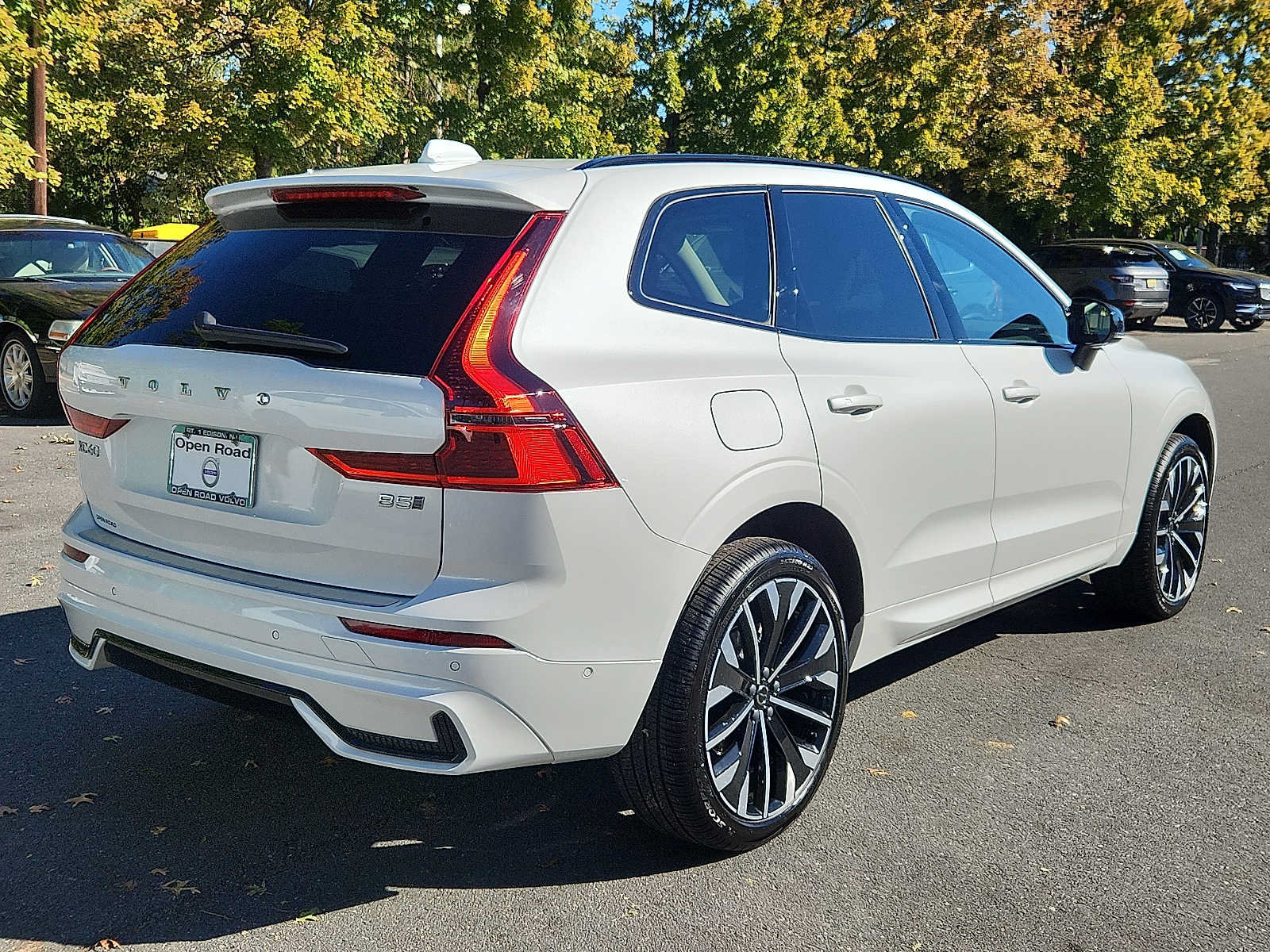 Used 2027 Volvo XC60 B5 Ultra AWD/4WD image 6