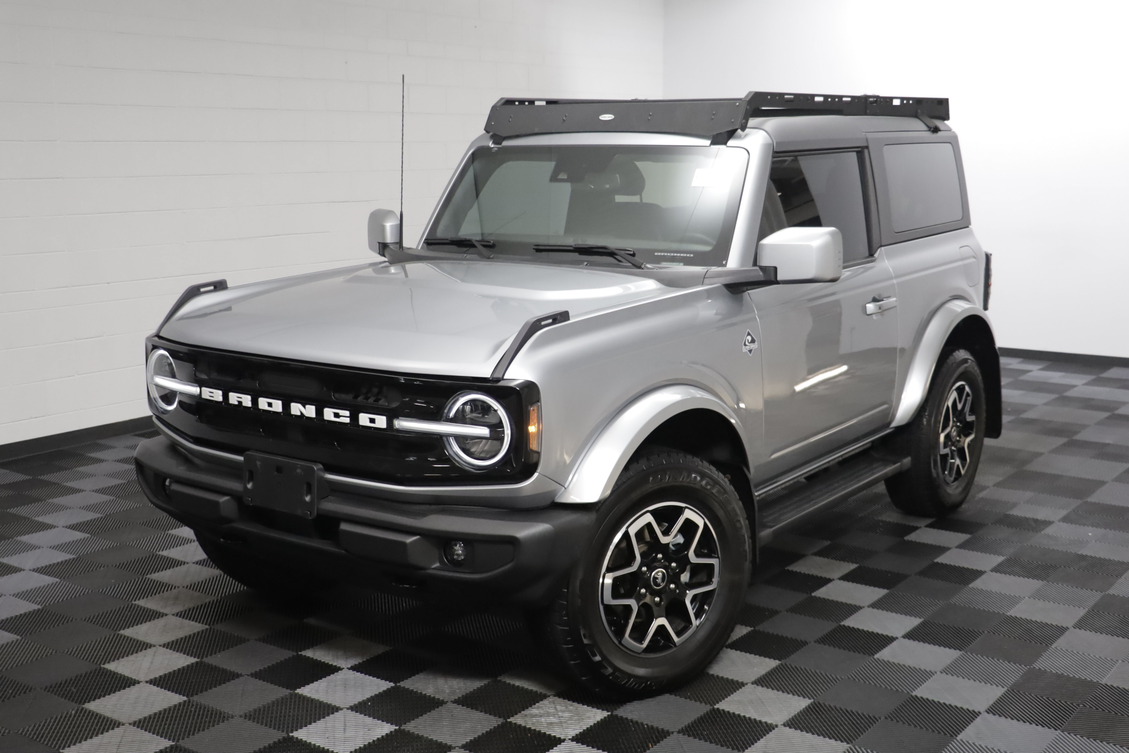 Used 2023 Ford Bronco Outer Banks AWD/4WD image 2