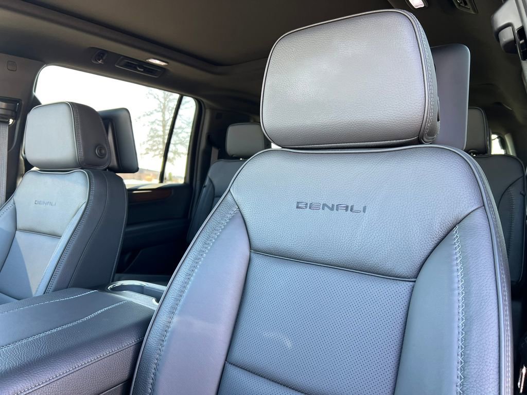 New 2025 GMC Yukon XL Denali w/ Denali Reserve Package image 16