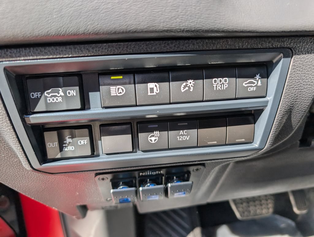 Used 2025 Toyota Sequoia Platinum AWD/4WD image 21