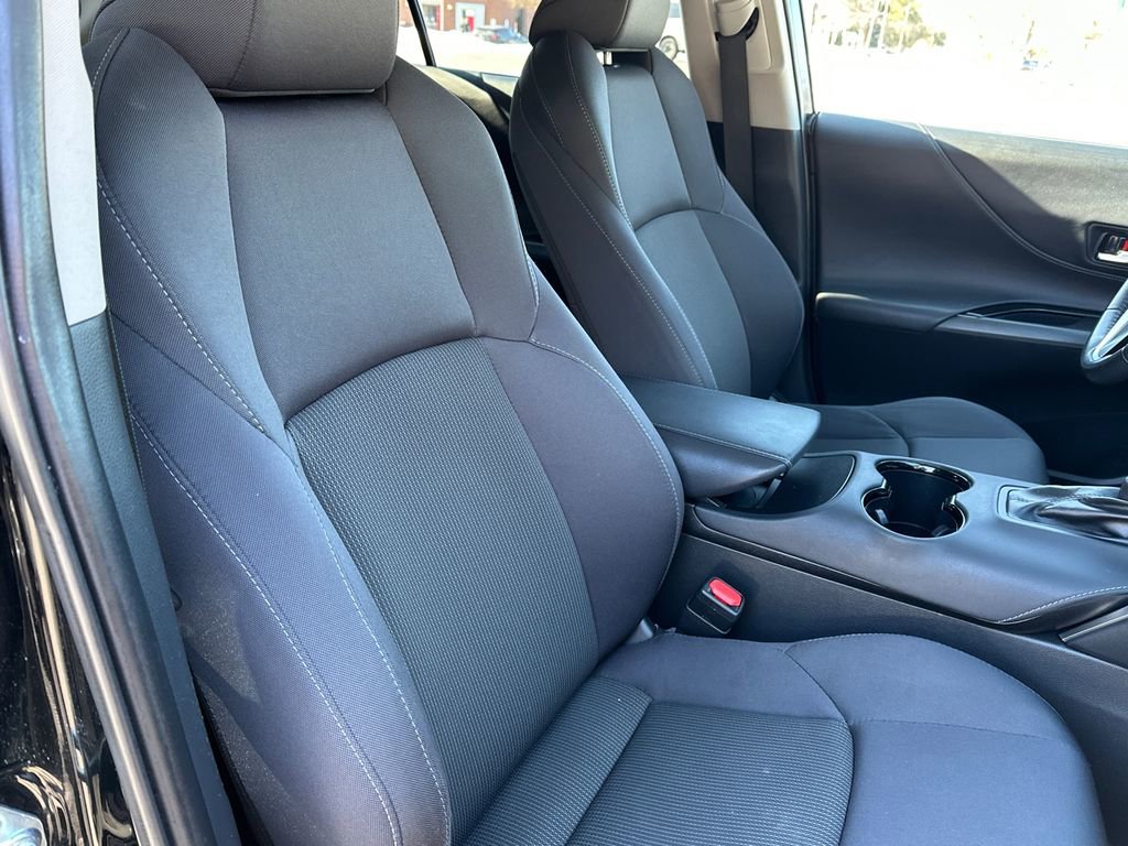 Used 2023 Toyota Venza LE image 12