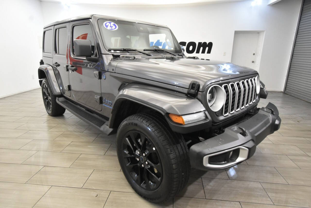 Used 2025 Jeep Wrangler Unlimited Sahara AWD/4WD image 7