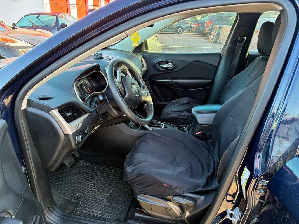 Used 2016 Jeep Cherokee Sport image 14