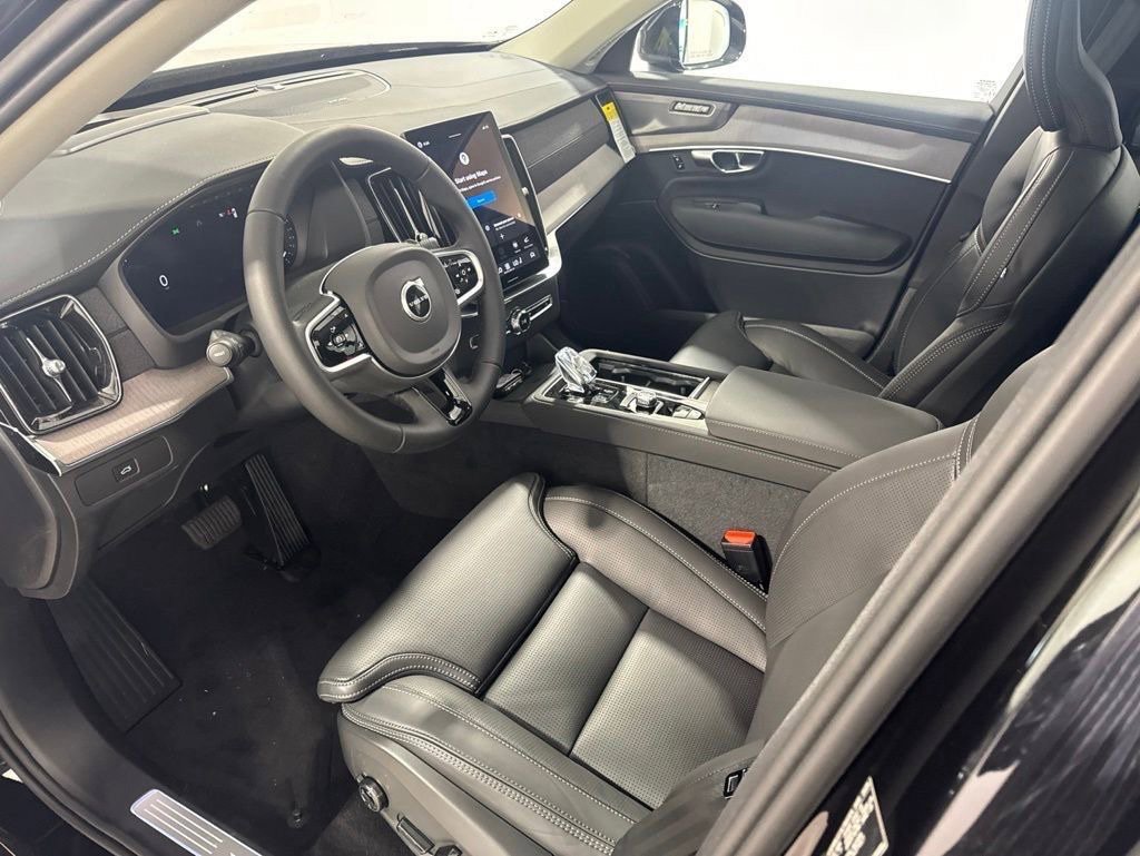 New 2026 Volvo XC90 B6 Plus w/ Protection Package Premier AWD/4WD image 18