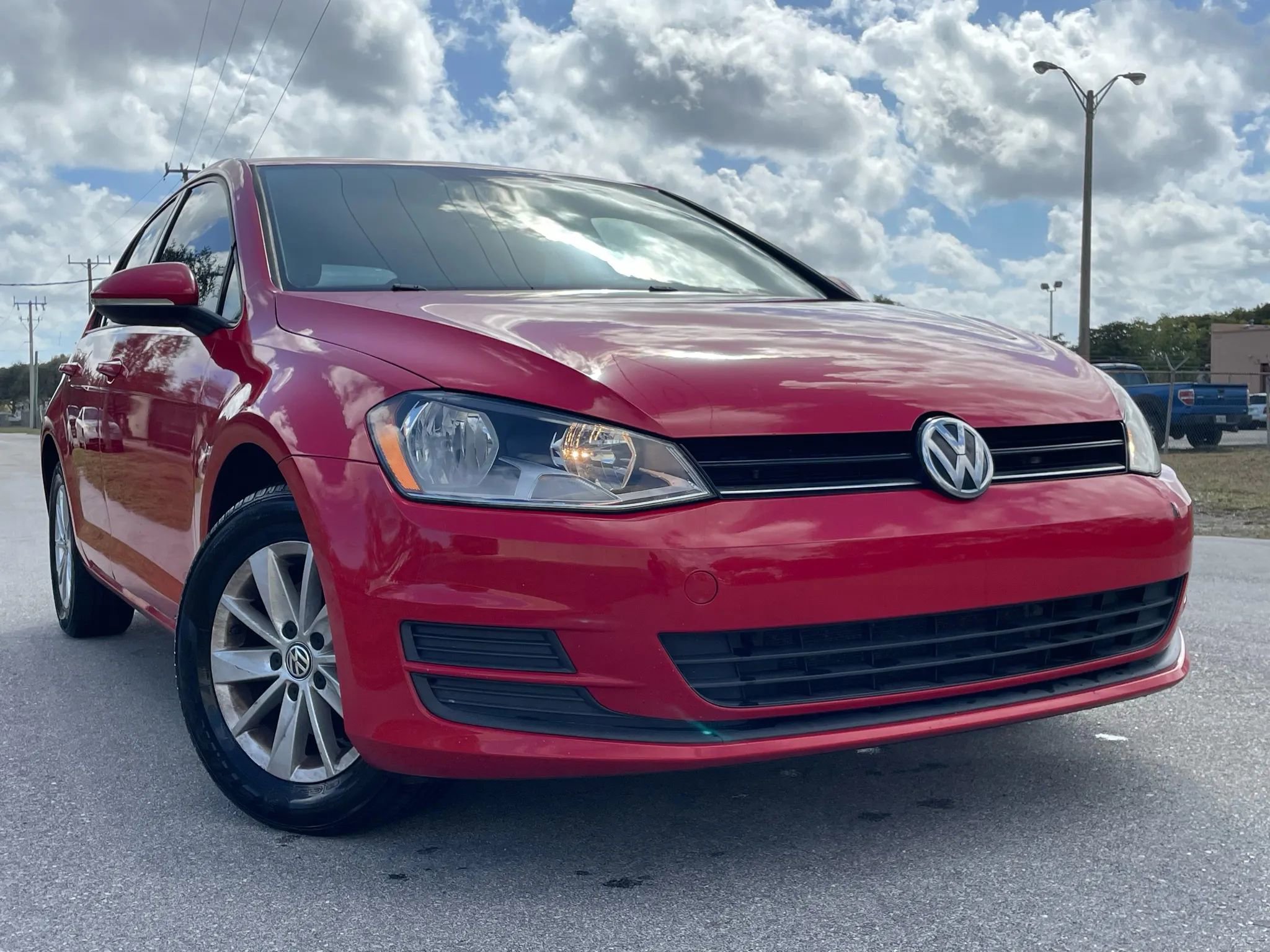 Used 2016 Volkswagen Golf S image 2