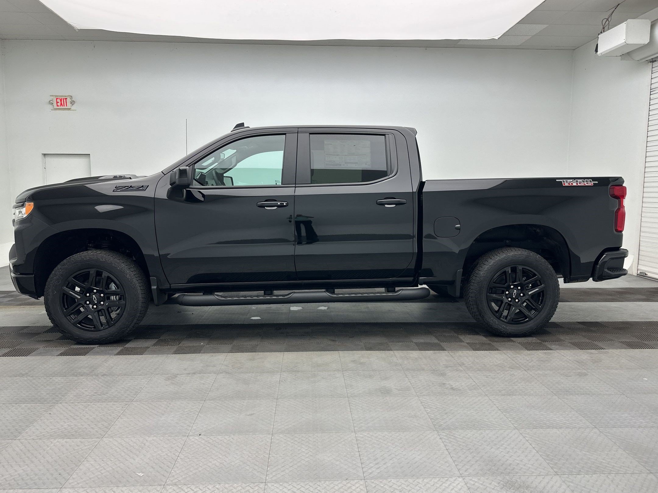 New 2026 Chevrolet Silverado 1500 LT Trail Boss w/ LPO, Dark Essentials Package AWD/4WD image 2