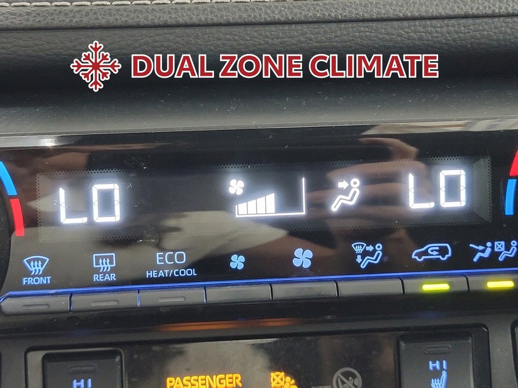 Used 2020 Toyota RAV4 XLE w/ XLE Grade Weather Package AWD/4WD image 24