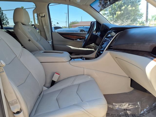 Used 2017 Cadillac Escalade Premium Luxury AWD/4WD image 26
