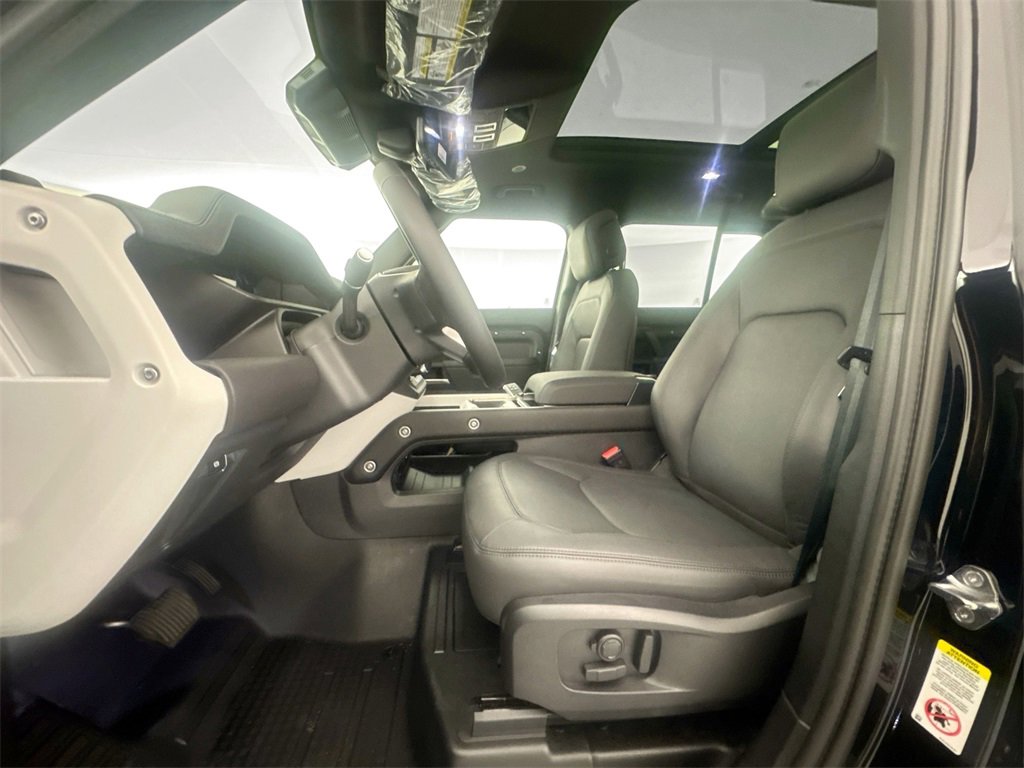 New 2026 Land Rover Defender 110 X-Dynamic SE image 20