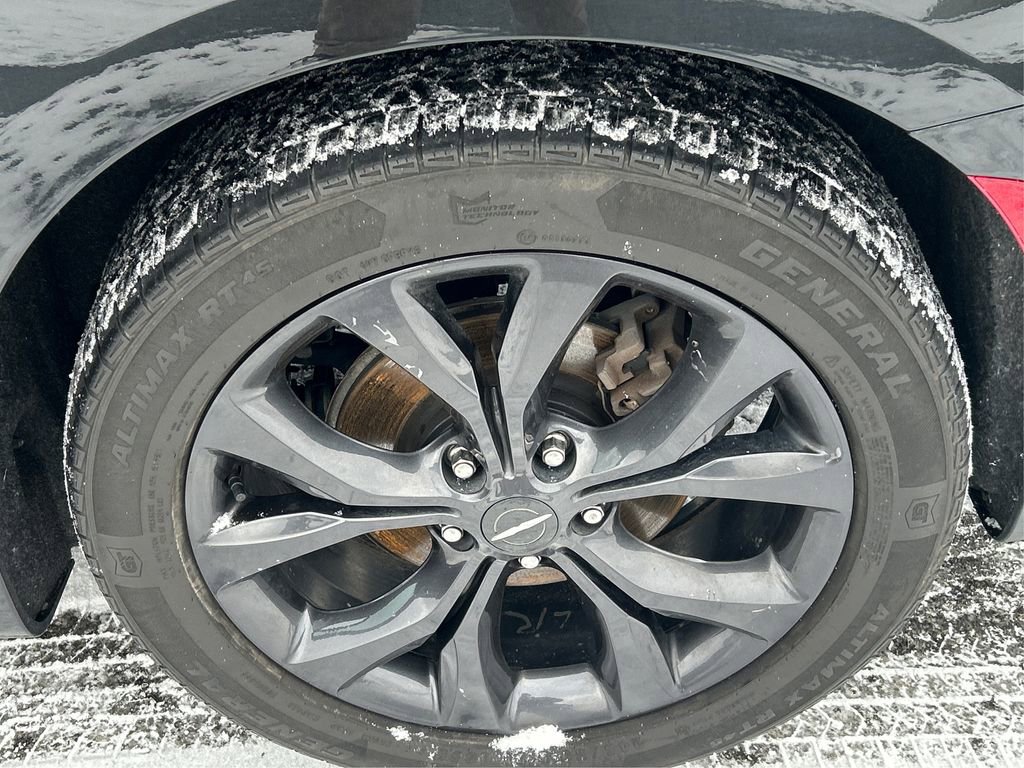 Used 2020 Chrysler Pacifica Limited w/ Quick Order Package 27H Red S image 13