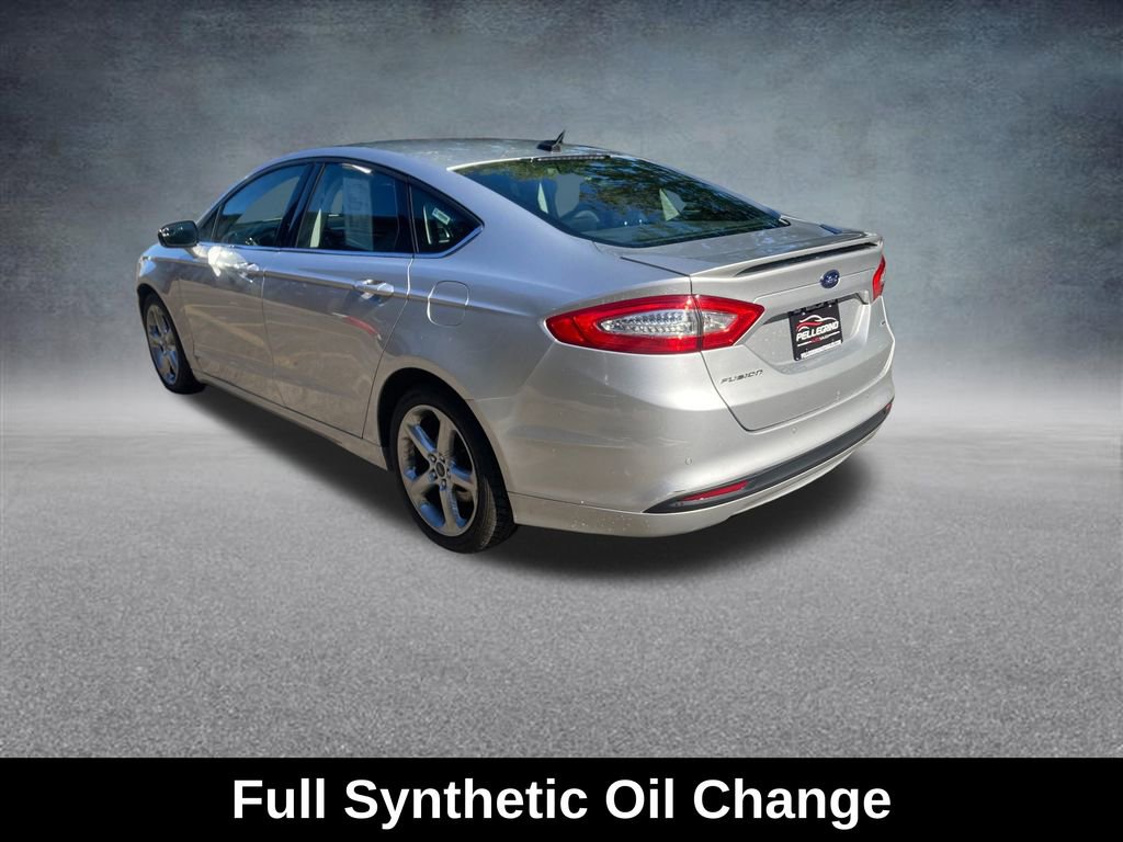 Used 2016 Ford Fusion SE image 3