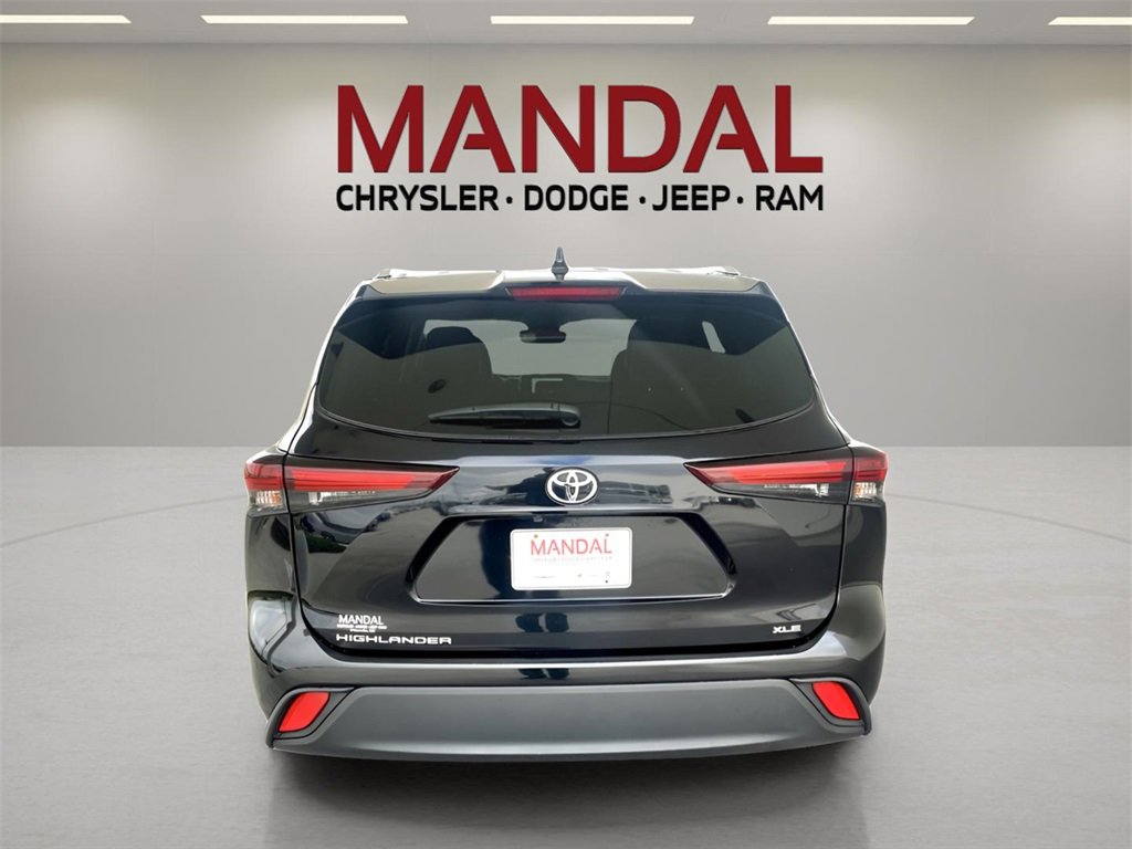 Used 2024 Toyota Highlander XLE image 7